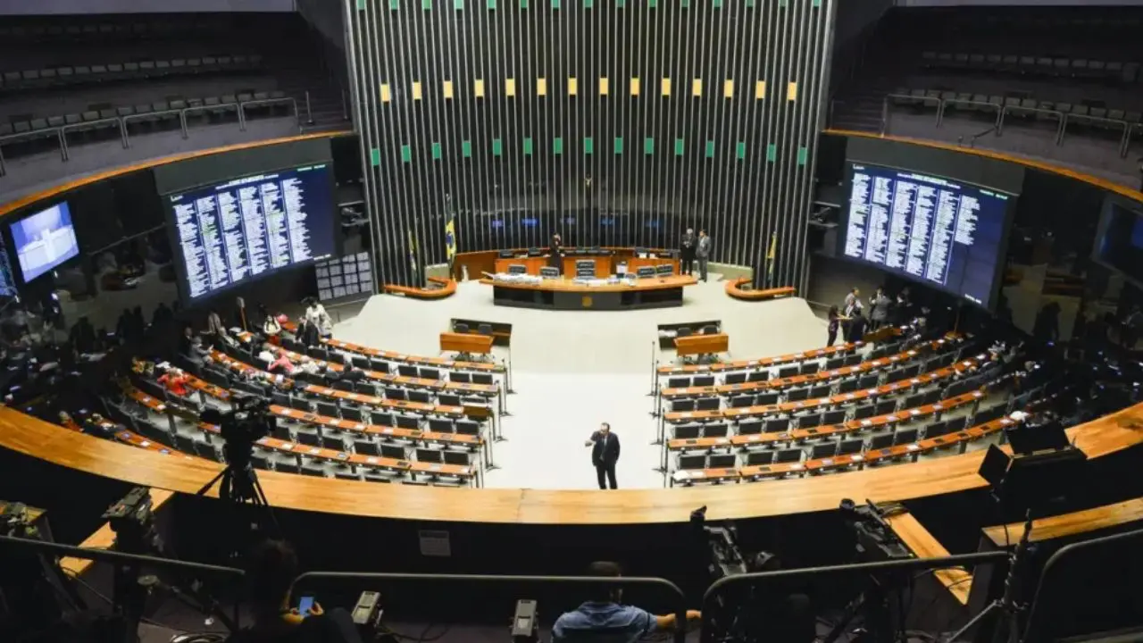 Debate sobre redução da jornada de trabalho avança no Congresso Nacional. Foto: Agência Brasil.