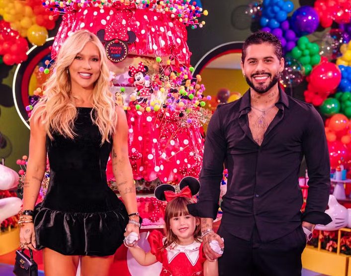 Virginia e Zé Felipe são flagrados chegando juntos no aniversário da filha (Foto: Redes Sociais)