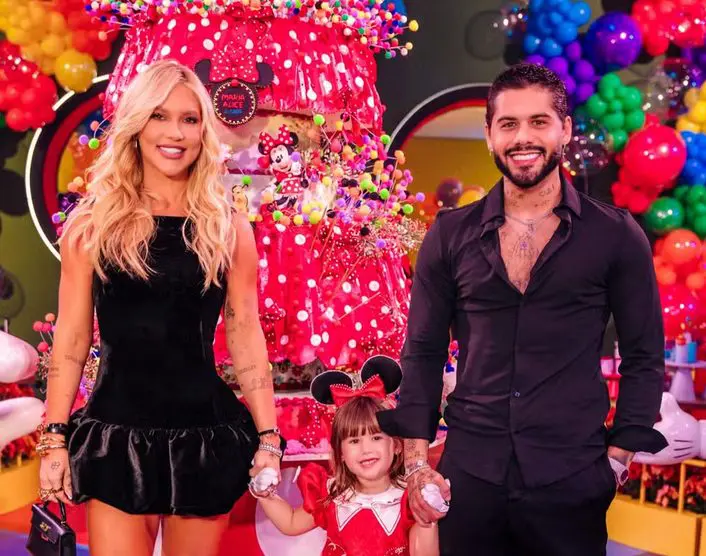 Virginia e Zé Felipe são flagrados chegando juntos no aniversário da filha (Foto: Redes Sociais)