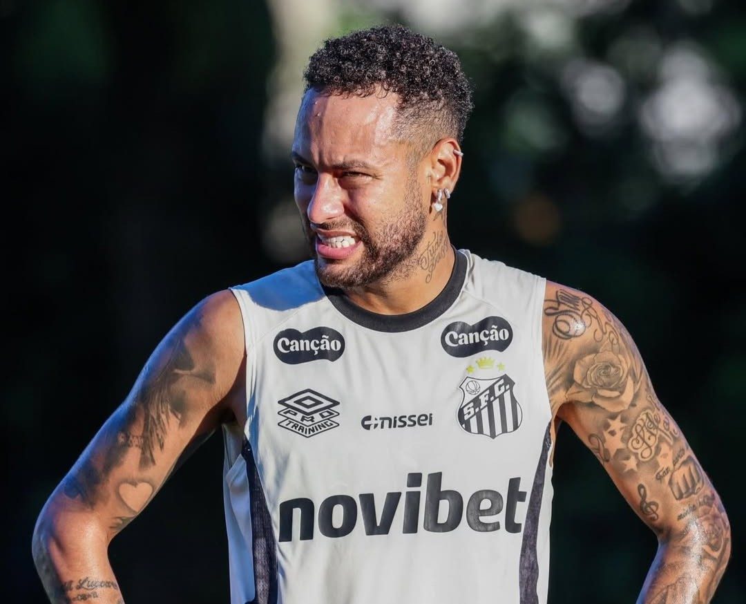 Neymar em treino do Santos (Foto: Raul Baretta)