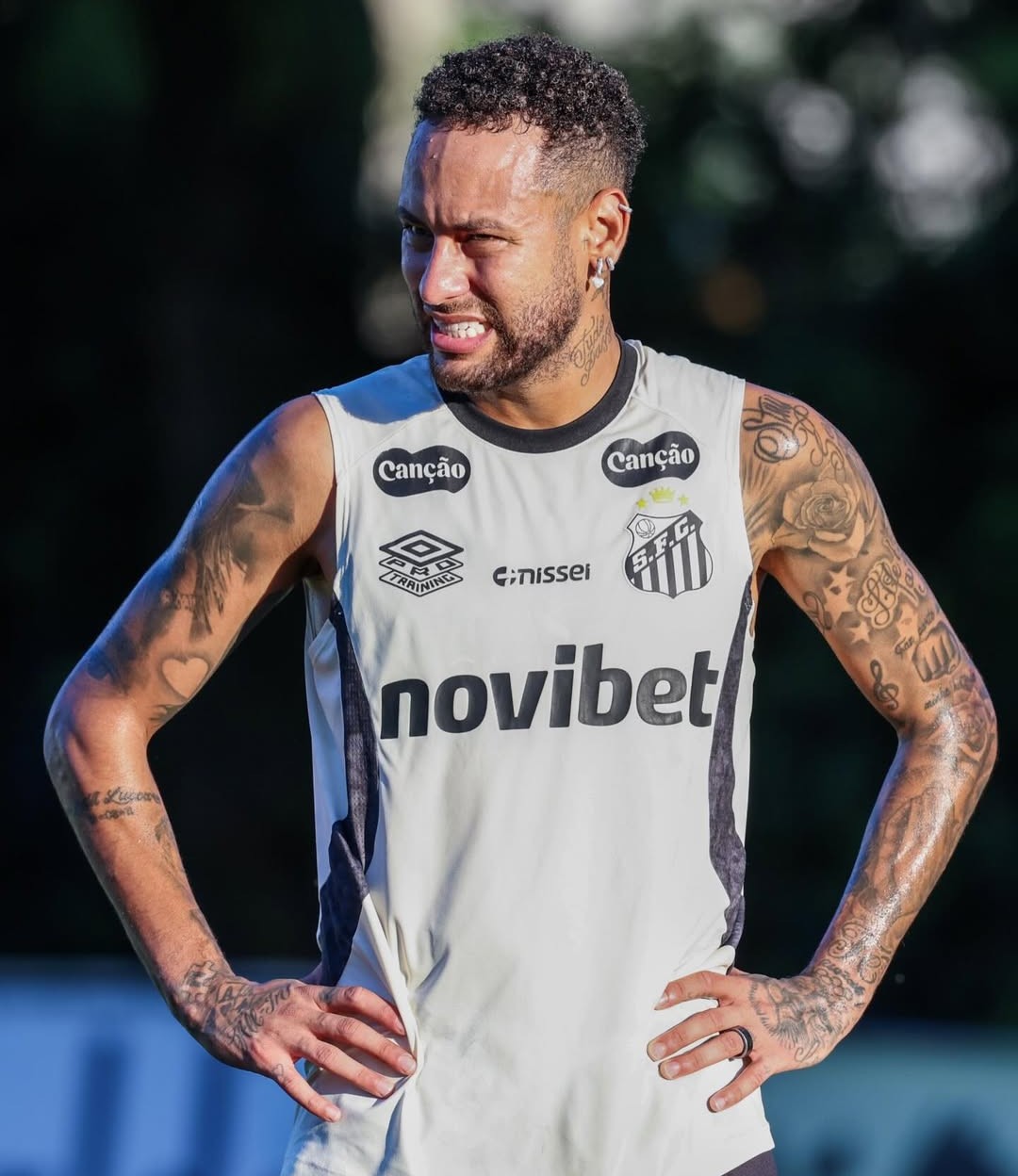 Neymar em treino do Santos (Foto: Raul Baretta)
