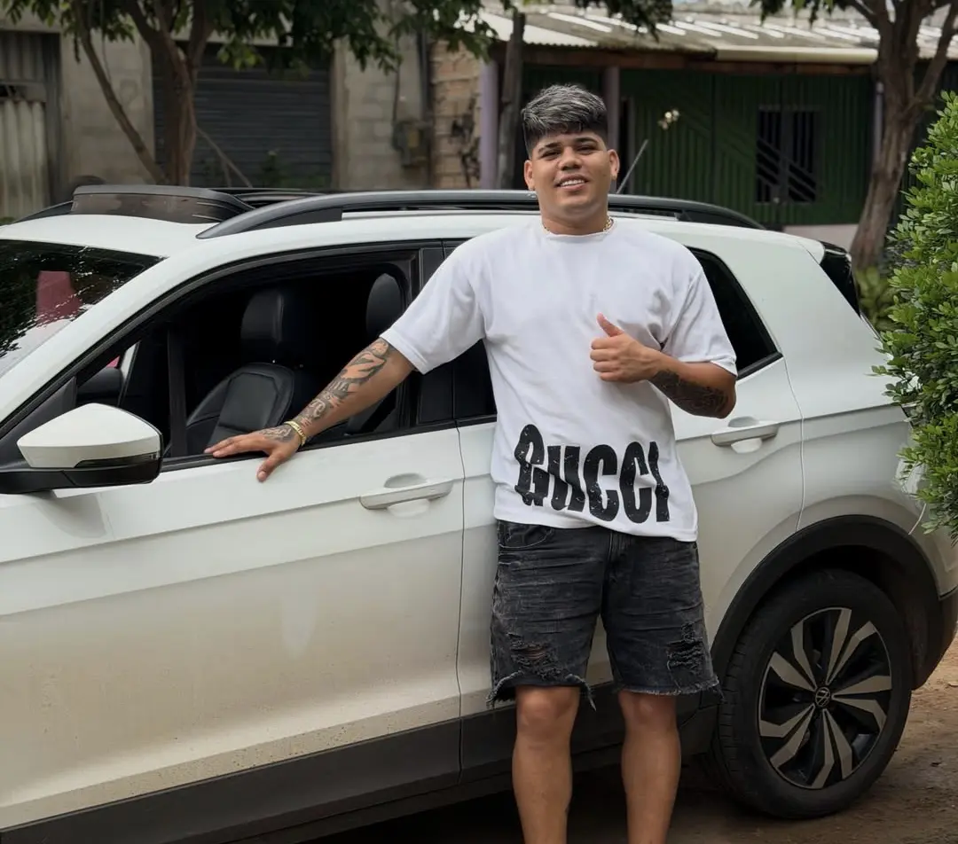 Influenciador ‘Rei do Corte’ é morto a tiros dentro de carro