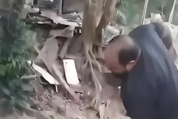 Agiota é levado ao ‘Tribunal do crime’ após empurrar idosa em cobrança de dívida (Foto: Reprodução/Redes sociais)