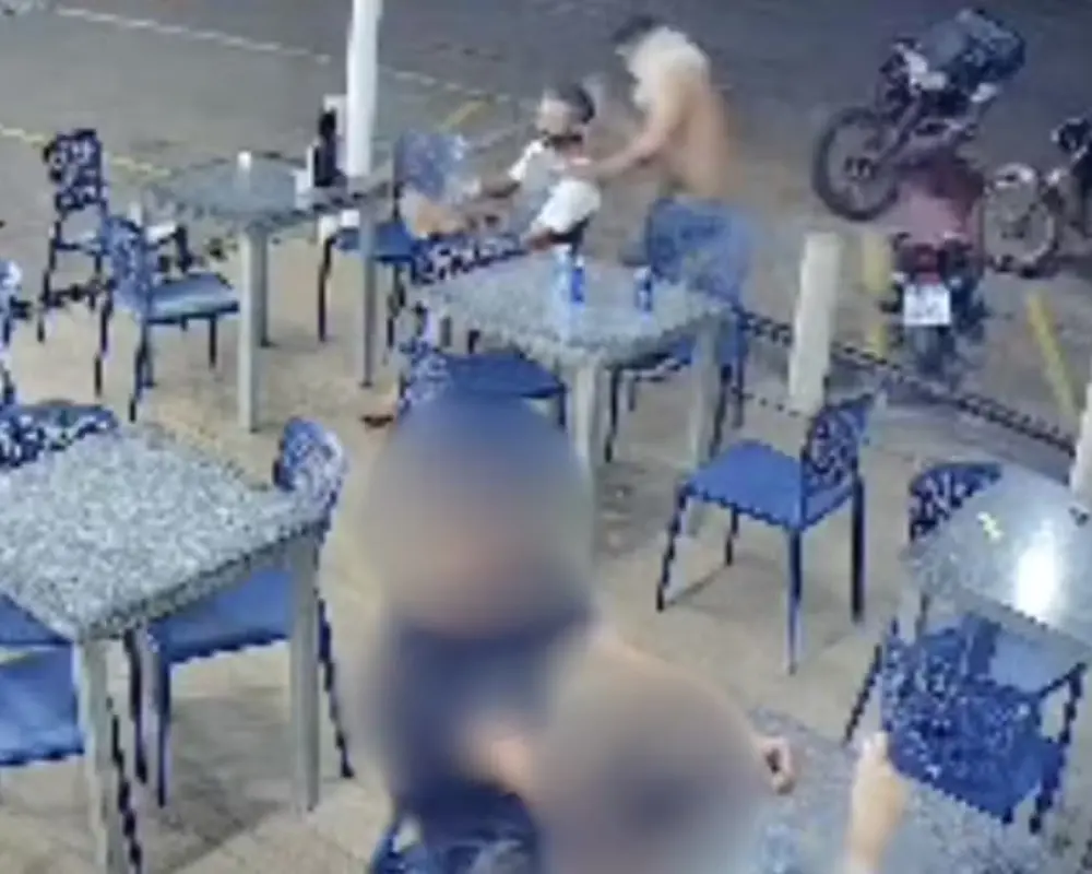 Ataque a faca em posto. (Reprodução)