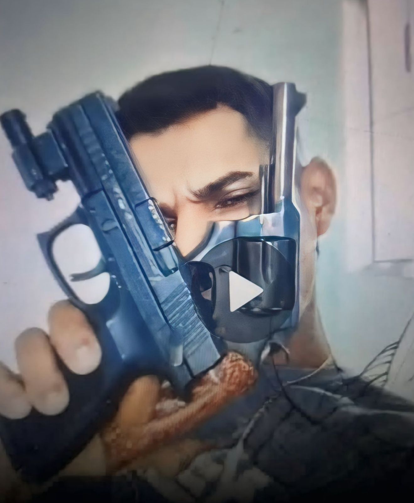 Caíque publicou fotos exibindo as armas que supostamente usou no crime || Reprodução: Redes Sociais 