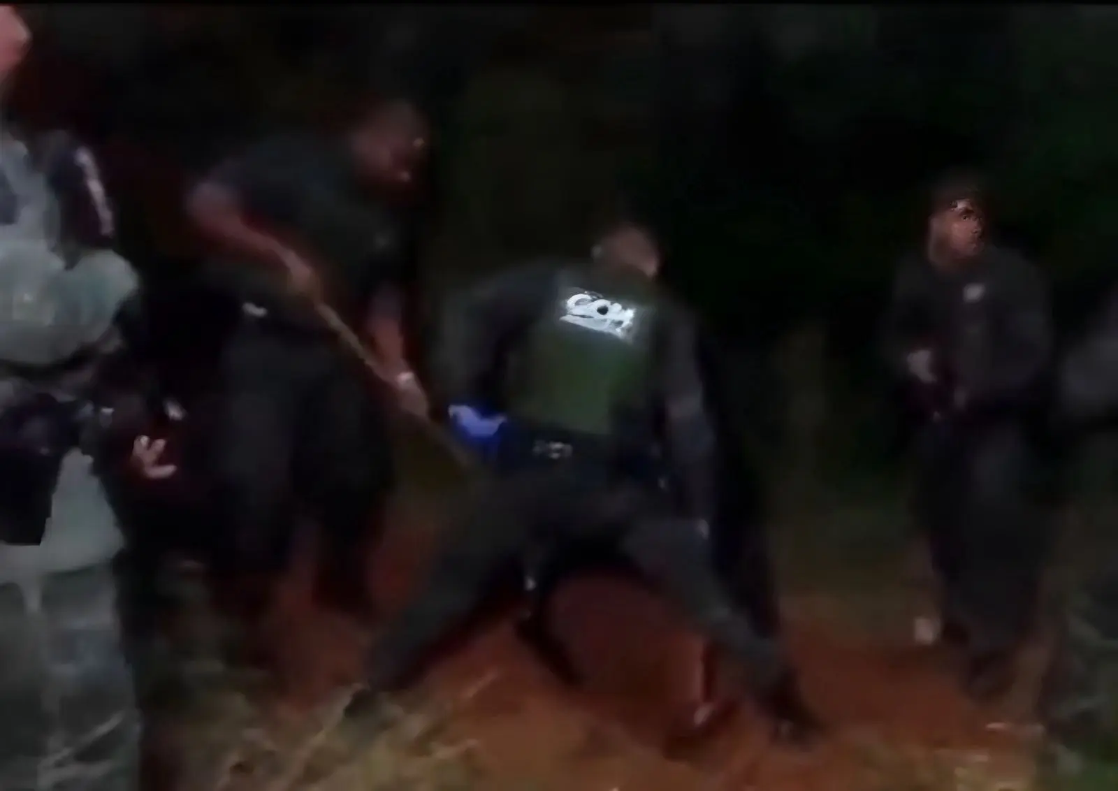 Vídeo mostra momento em que corpos apontados como de produtores do funk são encontrados (Foto: Reprodução)