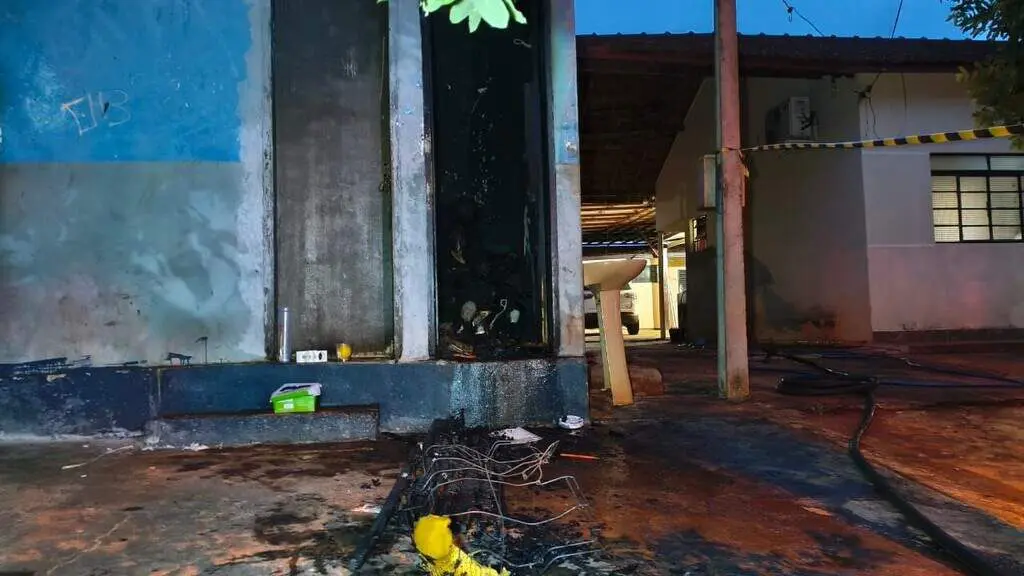 Mulher coloca fogo em banheiro e mata homem que se protegia do frio (Foto: Leandro Holsbach)