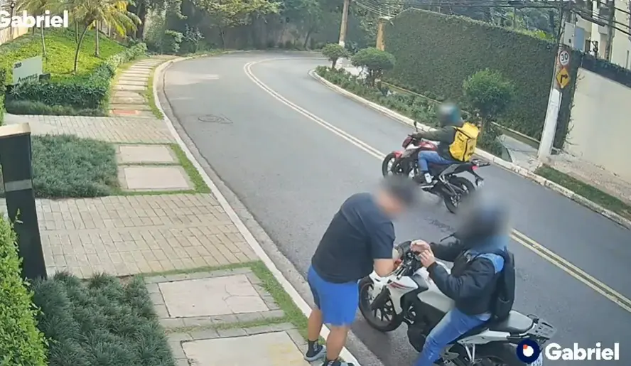 Aliança de R$ 2 mil é roubada de empresário durante assalto; veja vídeo