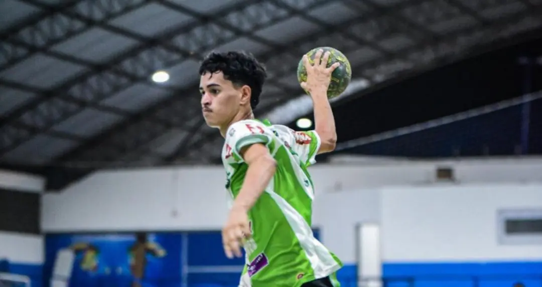 Atleta de 21 anos morre após bater moto em poste (Foto: Reprodução/Redes sociais)