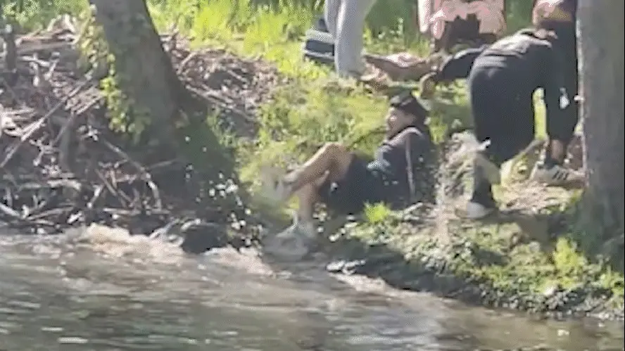 Parente reage após castor com raiva atacar menino de 8 anos em lago nos EUA — Foto: Reprodução/X
