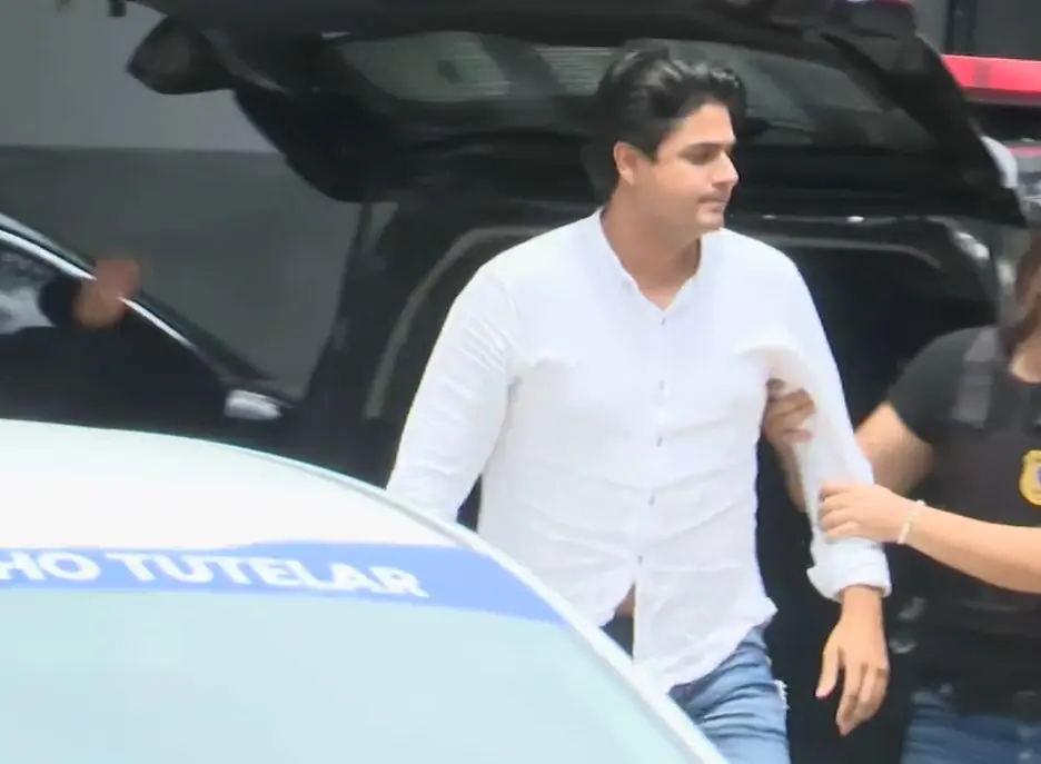 Cantor João Lima está preso após denúncia de violência doméstica contra ex-esposa - Foto: Foto: Reprodução/TV Cabo Branco.
