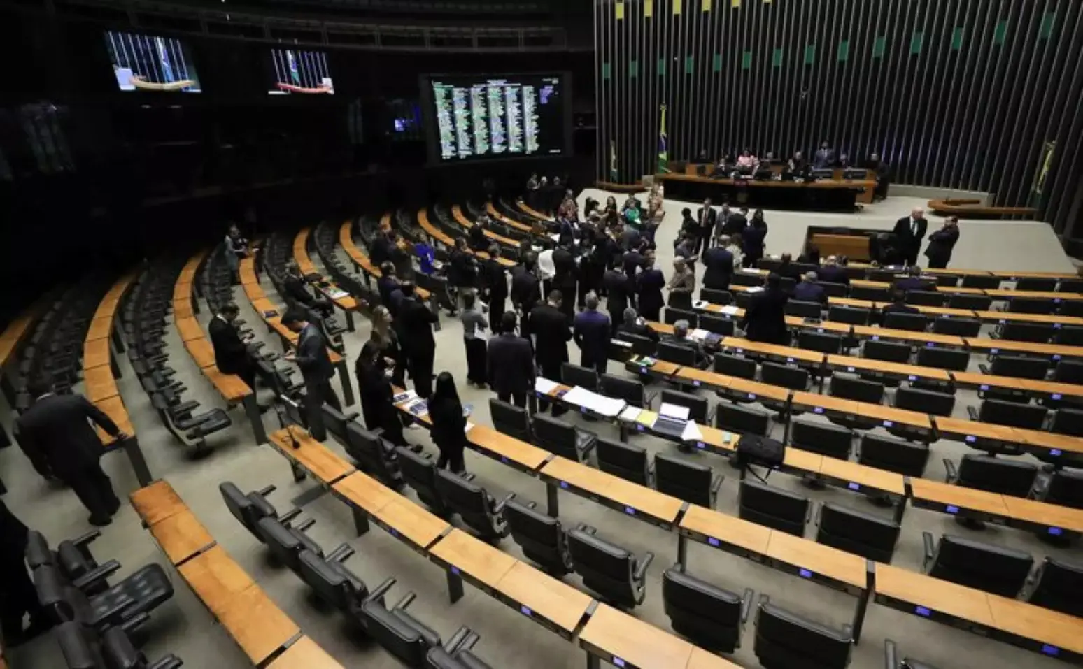 Veja quais deputados votaram contra a PEC da escala 6×1