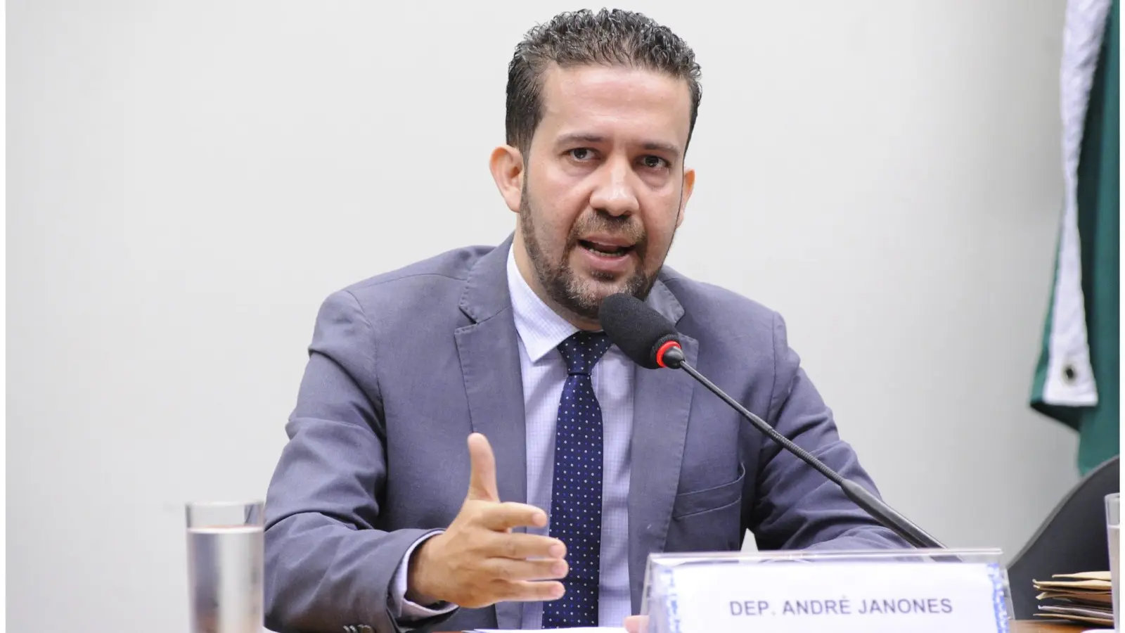 Janones sugere que Lula deixe cargo ‘até o fim do mês’; entenda