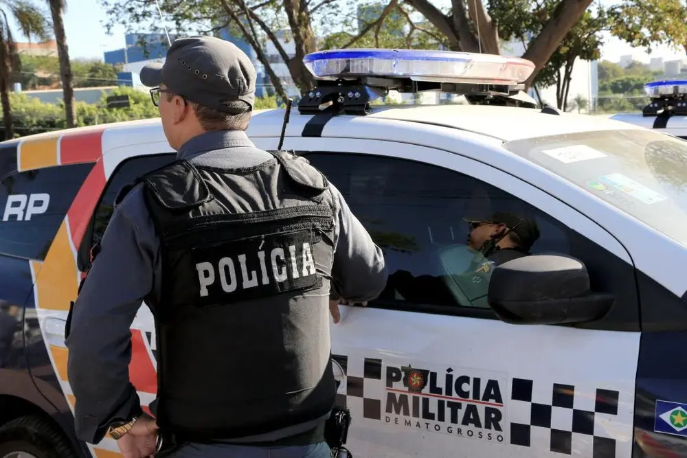 Mulher reage a agressão e atinge marido com objetivo inusitado; saiba qual