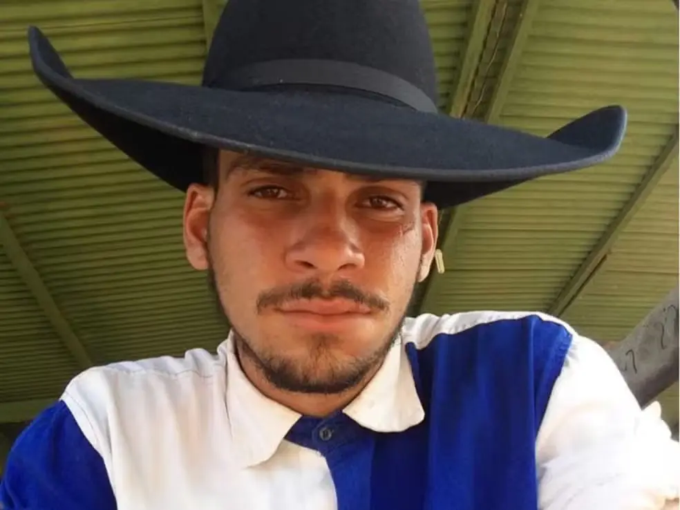 Peão morre após ser pisoteado por touro rodeio (Foto: Reprodução/Redes sociais)