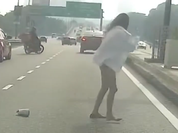 Mulher se atirou do veículo (Foto: Reprodução)