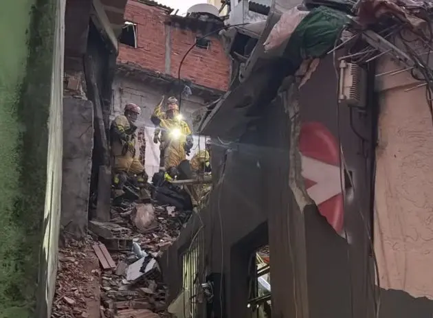 Imagem mostra como ficou casa atingida por explosão (Foto: Corpo de Bombeiros SP)