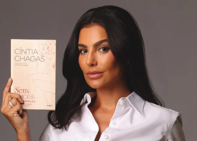 Cíntia Chagas lançou seu novo livro (Foto: @itamazzutti)