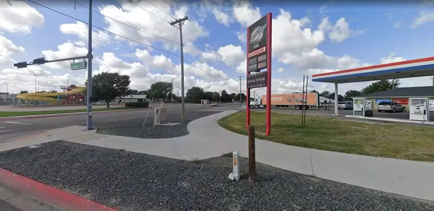 Vítima foi atingida próxima a um posto de gasolina (Foto: Reprodução)