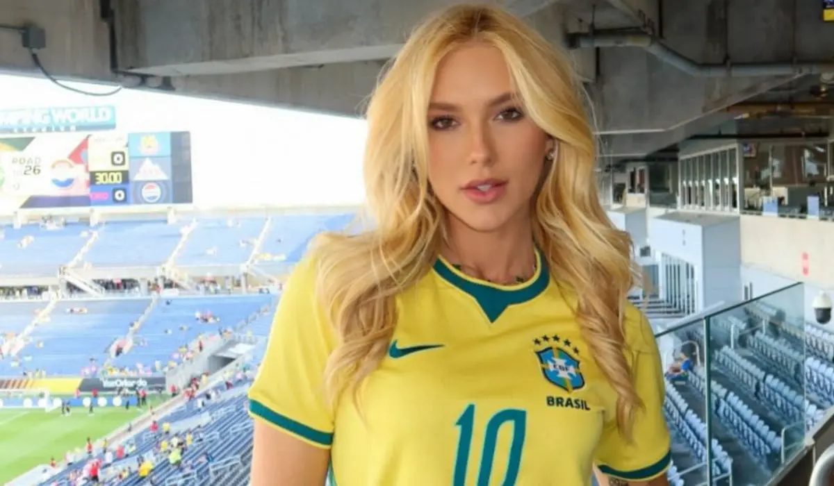 Virginia com a camisa do Brasil