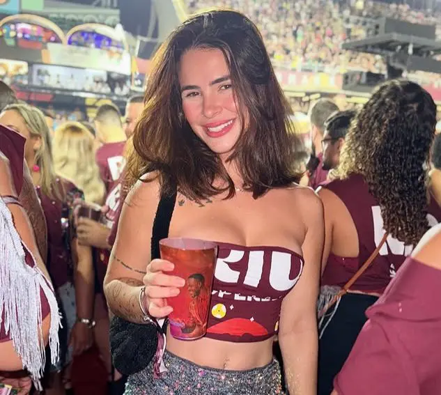 Tiffany Barcelos está nos EUA em companhia de Romário