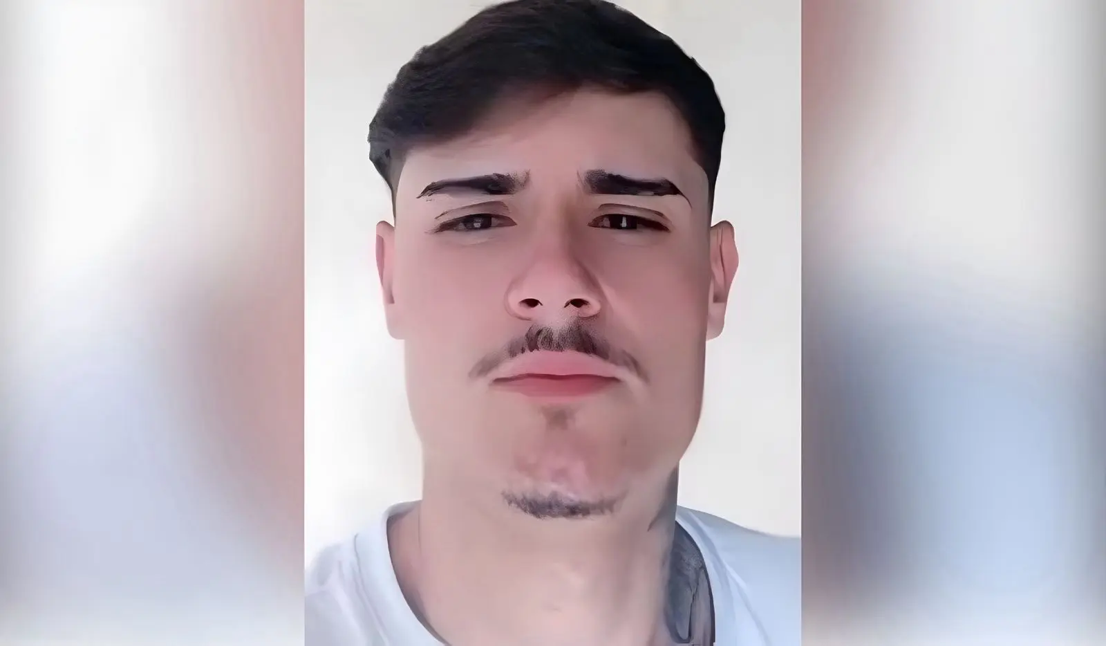 Jovem morre após ter cabeça prensada em máquina de fábrica (Foto: Reprodução/Redes sociais)