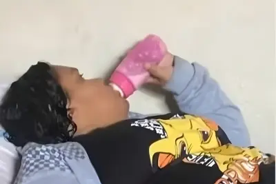 Quem é a mulher de 37 anos presa após fingir ter 12 para ser adotada