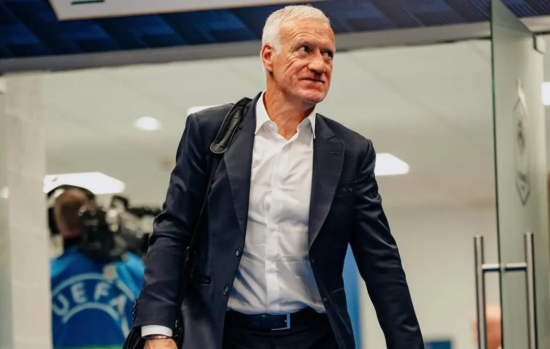 Didier Deschamps retornou à França após a morte da mãe e não estará no banco de reservas contra a Noruega
