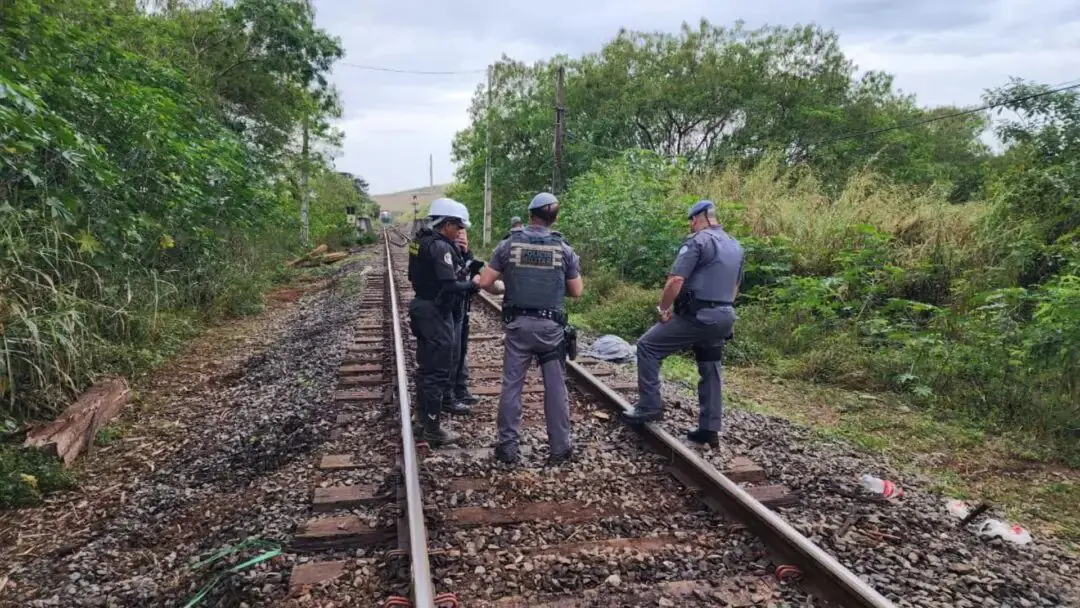 Policiais preservaram o local até a chegada da perícia. (Foto: Reprodução: Wagner Morente e Educadora Limeira) 