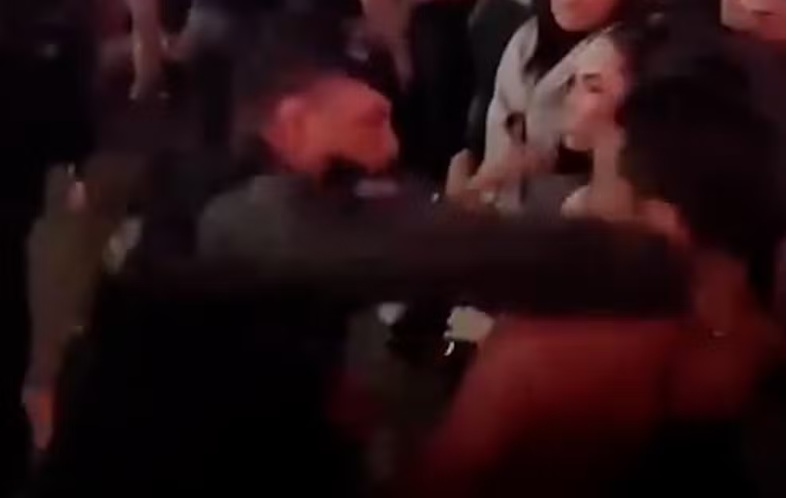 PM é afastado após dar sequência de socos em homem durante festa junina em Campina Grande (PB). Reprodução/redes sociais