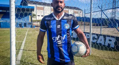 Polícia prende suspeito de ataque que matou ex-jogador e amigo em bar