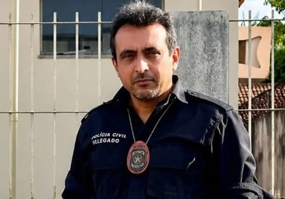 Delegado que investigava morte de cantora é encontrado morto