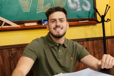Após exposição em live, servente de pedreiro processa influenciador; saiba detalhes