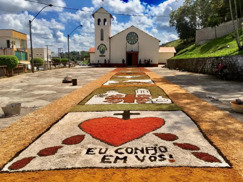 Os tradicionais tapetes de Corpus Christi - Foto: Reprodução/Redes Sociais