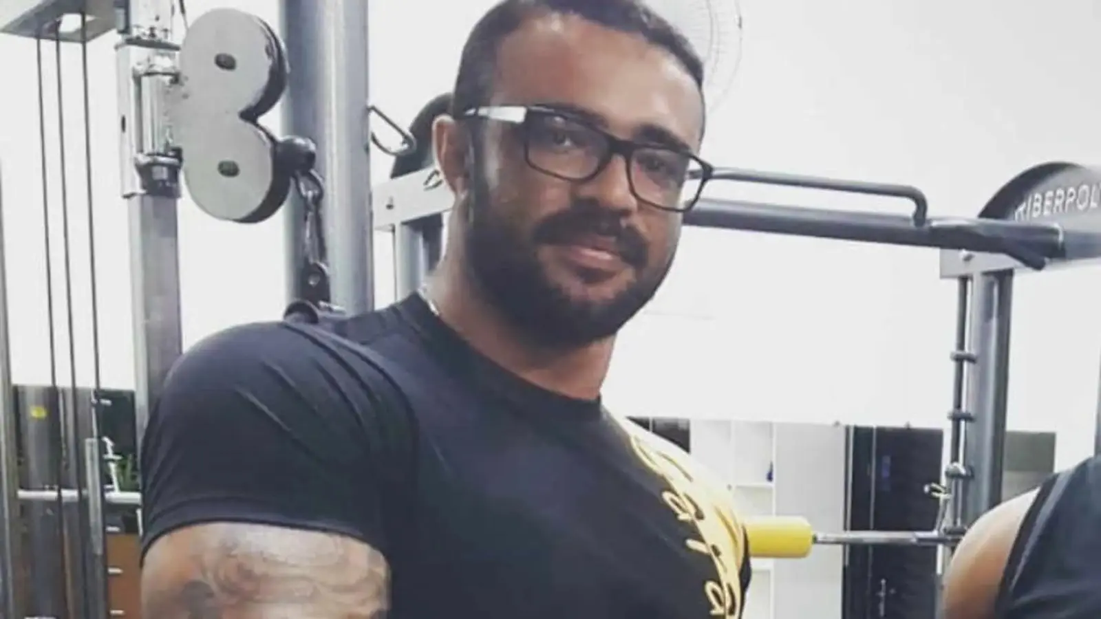 Personal trainer morre após ser espancado, esfaqueado e sofrer supostas aplicações forçadas de insulina (Foto: Reprodução/Redes sociais)