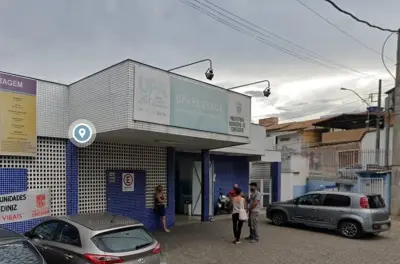 Homem é morto a tiros e criança de 10 anos é atingida durante ataque em rua de Minas