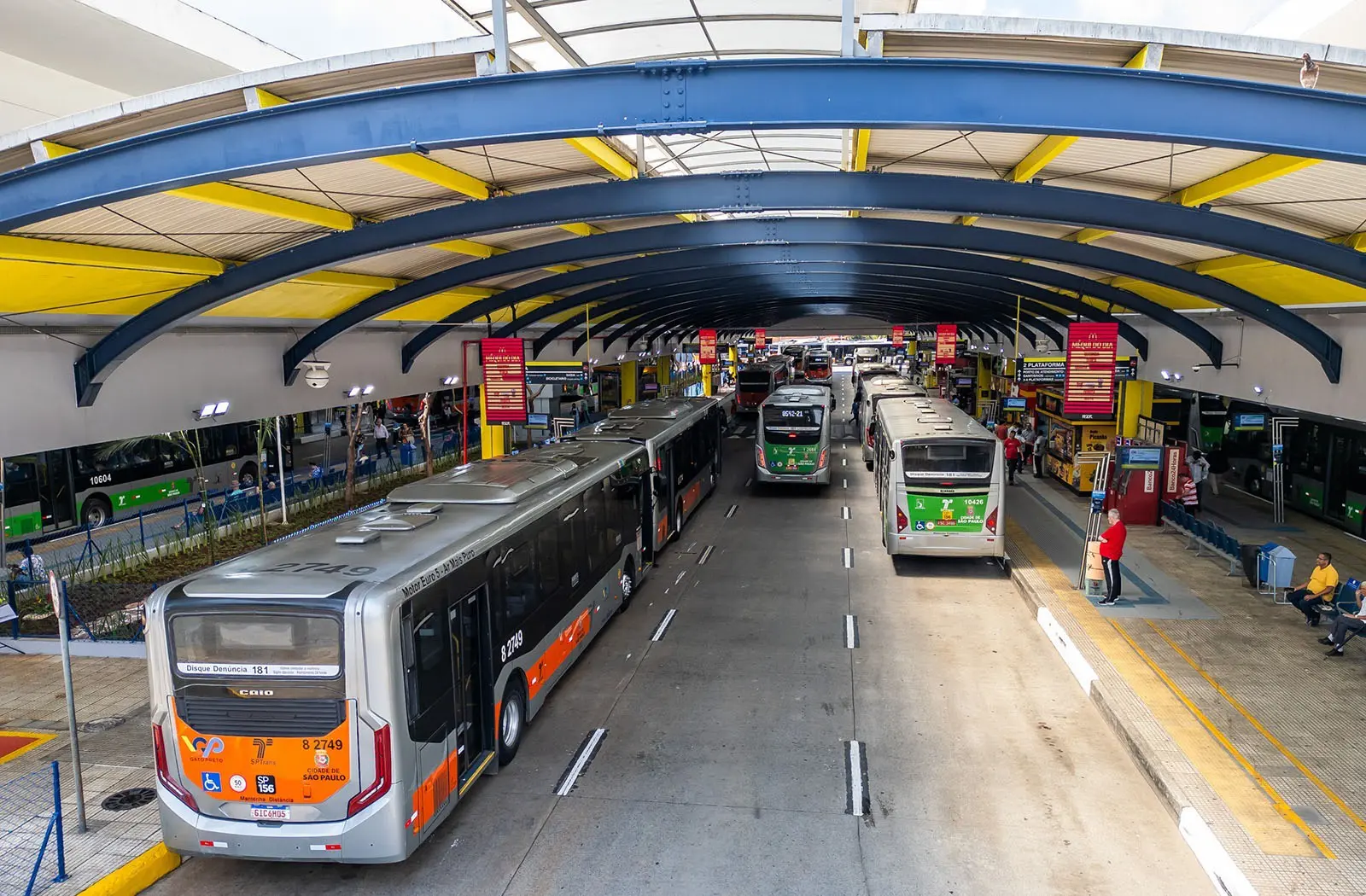 A bordo da maior linha de ônibus de São Paulo: 79 quilômetros, 18 distritos e um retrato das desigualdades da capital