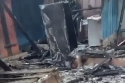 Homens incendeiam casa e dizem ser do PCC para ameaçar vítimas; veja vídeo