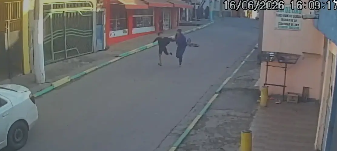 Homem tenta sequestrar criança e é impedido por moradores; veja vídeo
