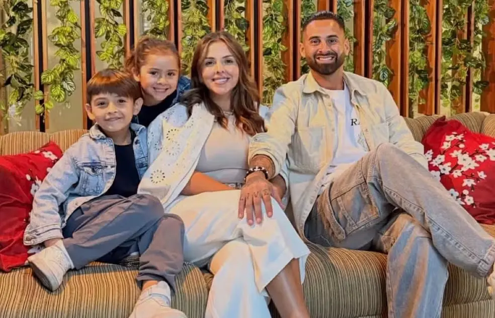 Jogador de futebol argentino Lucas Trejo e sua família em foto de abril de 2026. (Foto: Reprodução/Redes sociais)