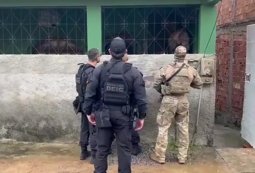 Equipes da CORE e do DEIC negociaram soltura das vítimas (Foto: Polícia Civil BA)