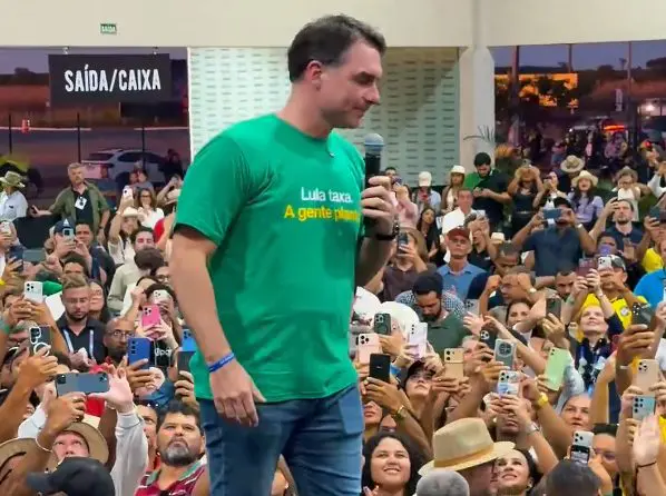 Flávio Bolsonaro participou de evento na Bahia (Foto: Reprodução)
