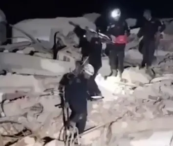 Vídeo: criança é resgatada com vida 6 dias após terremotos na Venezuela