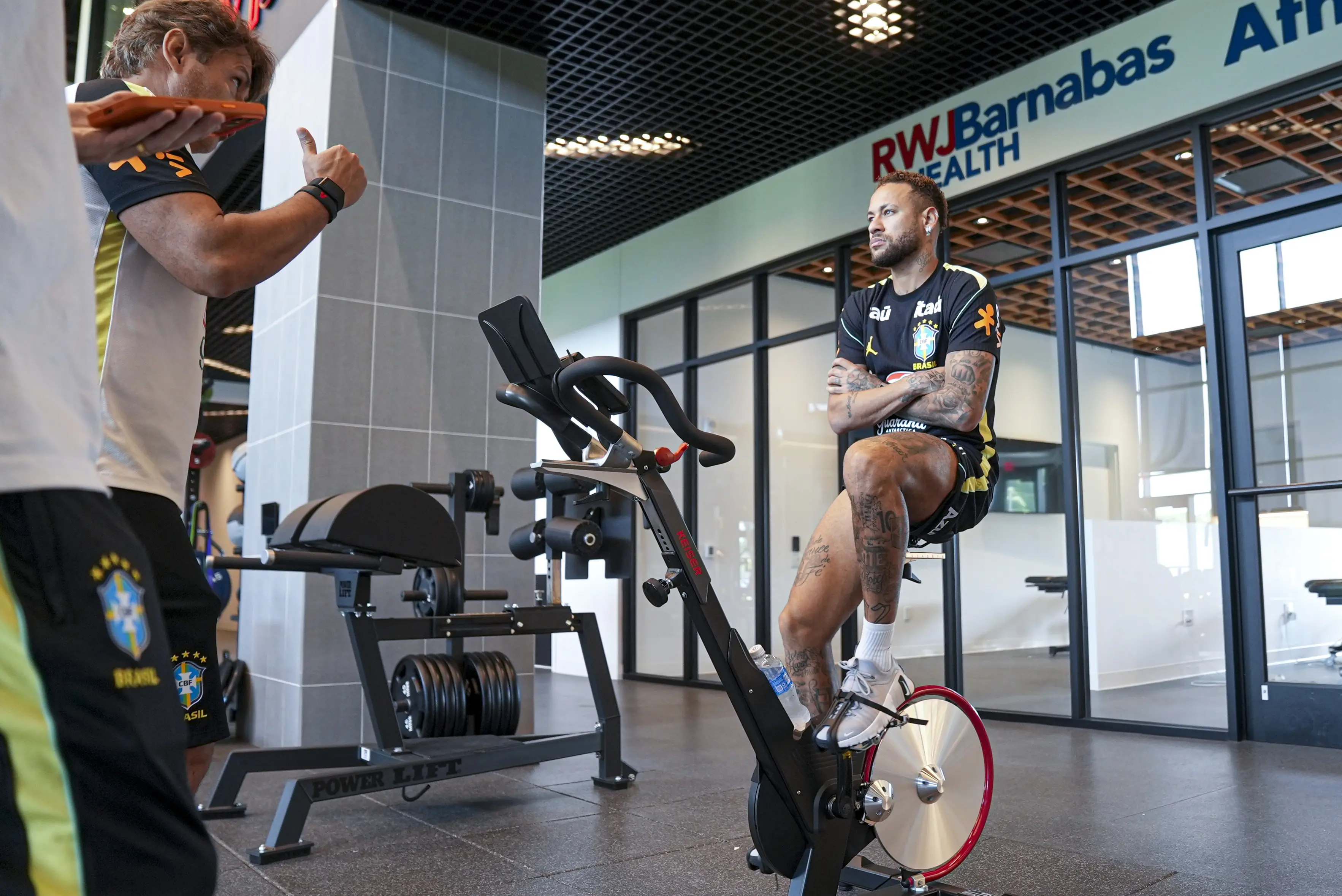 Neymar ainda se recupera de lesão grau 2 (Foto: CBF Media Center)
