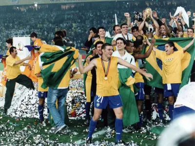Pentacampeão com a Seleção Brasileira é internado após sentir dores no peito