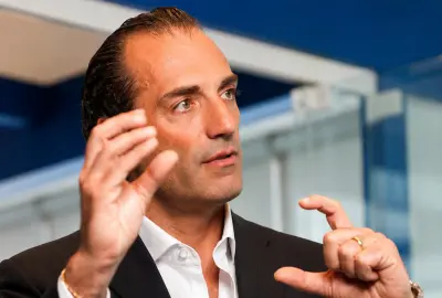 Dois pesos, duas medidas: a contradição do CEO da Stellantis sobre tecnologia chinesa