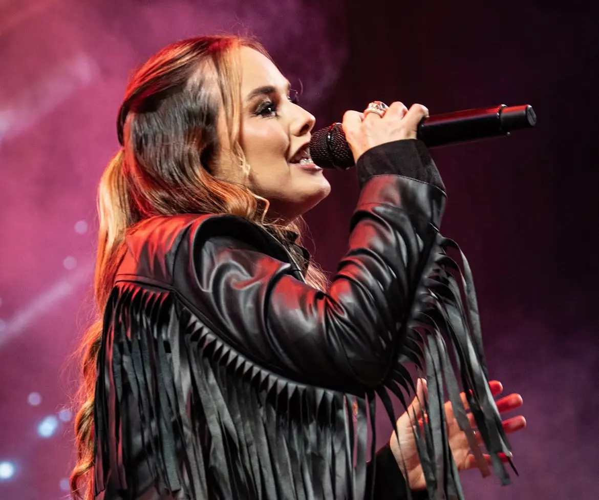 Cantora Thaeme revelou quadro grave (Foto: @juninhohonorato)