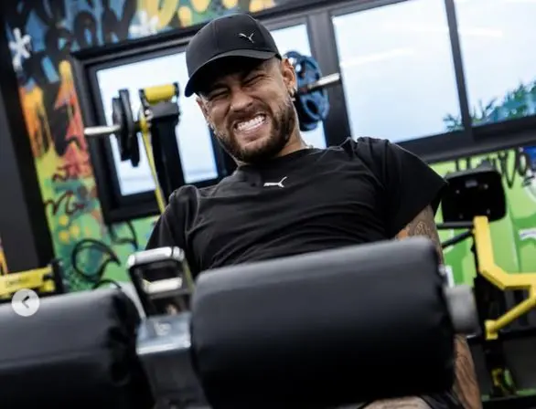 Neymar em treino na academia