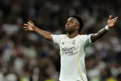 Arsenal prepara salário recorde para tentar tirar Vini Jr do Real Madrid