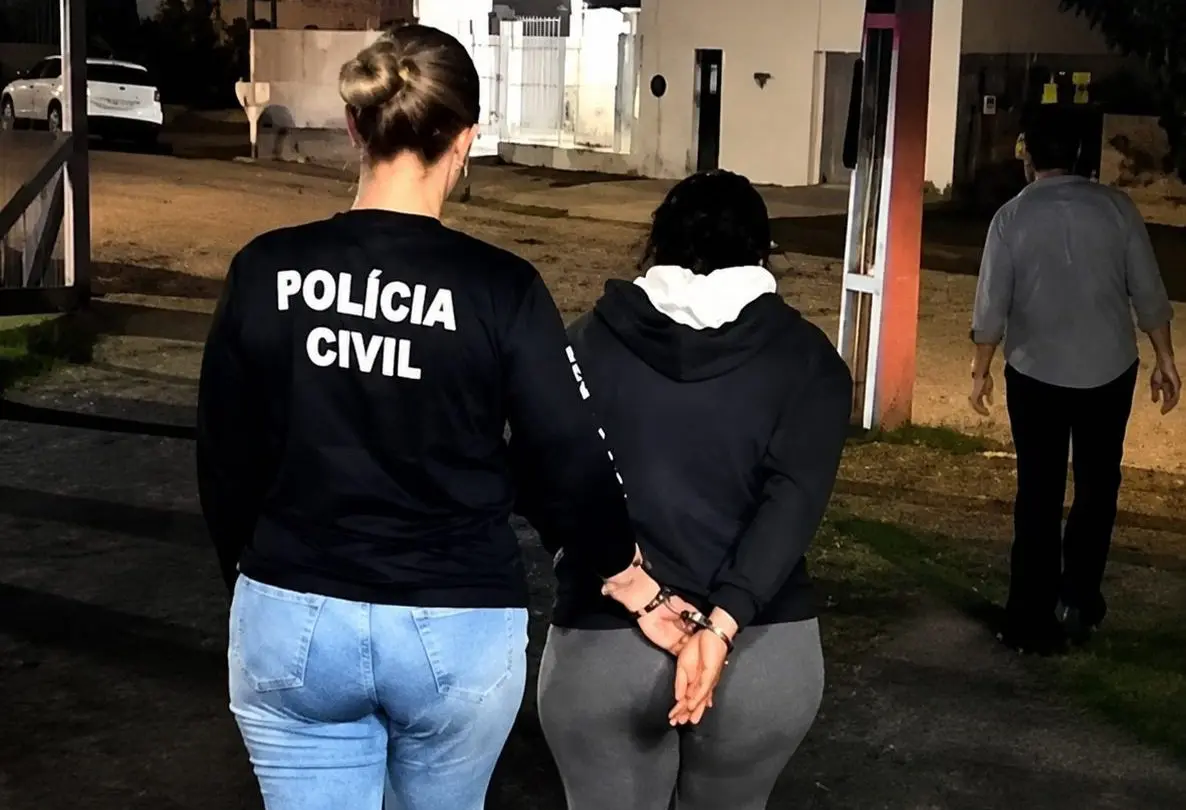 Polícia Civil investiga a morte de um bebê de 1 ano e 7 meses em Pelotas (RS); mãe foi presa após a perícia apontar traumatismo craniano.